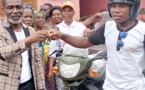 La société Ibagim offre des matériels agricoles, des chaises, un tricycle et finance des permis de conduire aux villageois.