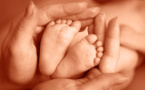 Incroyable : Une jeune fille donne naissance à des jumeaux de pères différents