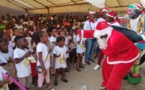 Arbre de Noël à Adjamé Bingerville/ Le chef du village gâte les tout petits avec 8 millions de F de cadeaux.