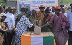 Dabou/ À la pose de la 1 ère pierre de leur complexe sportif/ Les villages d'Akradio et  Vieil Aklodj reçoivent une ambulance médicalisée. Dabou/ À la pose de la 1 ère pierre de leur complexe sportif/ Les villages d'Akradio et  Vieil Aklodj reçoivent une ambulance médicalisée.