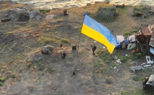 Guerre en Ukraine : les forces Ukrainiennes nettoient l’île Zmiiny et réimplantent le drapeau Ukrainien