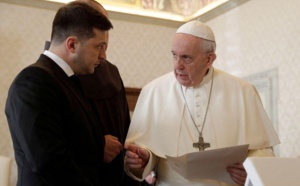 Sous agression Russe, Zelensky rassure : ‘’le pape nous soutient’’, une visite à Kiev prévue en Septembre
