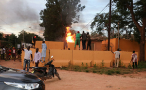 Actes anti-Francais: la France réagit et ferme son ambassade à Ouagadougou