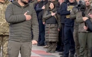 Libération de Kherson : Zelensky sur le terrain, chante l'hymne nationale avec ses troupes