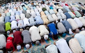 Religion/ La Tabaski célébrée les pieds dans l'eau