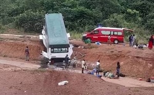 Autoroute du Nord : une ambulance sort de la route près de Taabo, deux morts et cinq blessés graves