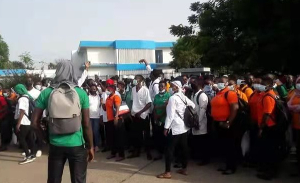 Société : En colère, les étudiants de l'infas prennent en otage le chu de Treichville