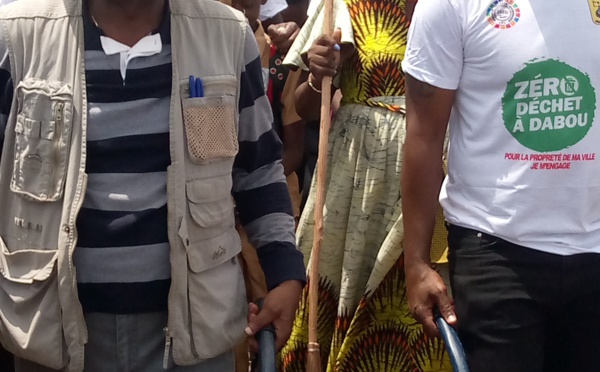 Wara Tour/ L 'artiste Abou Nidal et le maire lancent l'opération Zéro déchet à Dabou