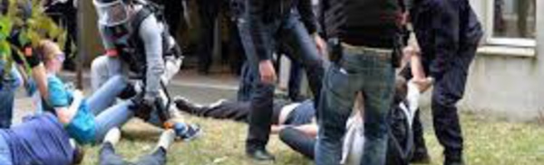 Un "commando" sème la terreur dans un village/ Un chef de famille et son petit-fils décapités ; 3 autres tailladés.