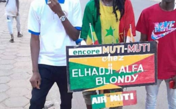 Un cultivateur parcourt Dakar- Abidjan à vélo pour rencontrer son fan Alpha Blondy