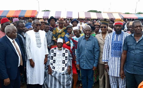 Les ministres Alcide Djédjé et Epiphane Zoro Bi Ballo à l'intronisation d'un chef de la communauté Burkinabè