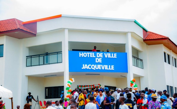 Jacqueville/ Le maire offre un nouveau visage à l'hôtel de ville et confond ses détracteurs