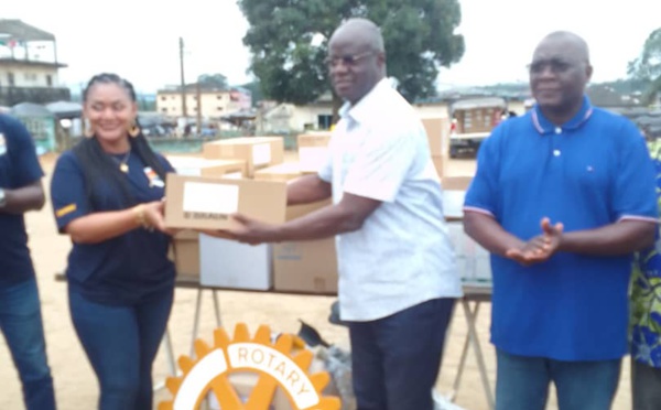 Bienfaisance/ Rotary club Abidjan Séliame offre des médicaments aux centres de santé de Bonoua