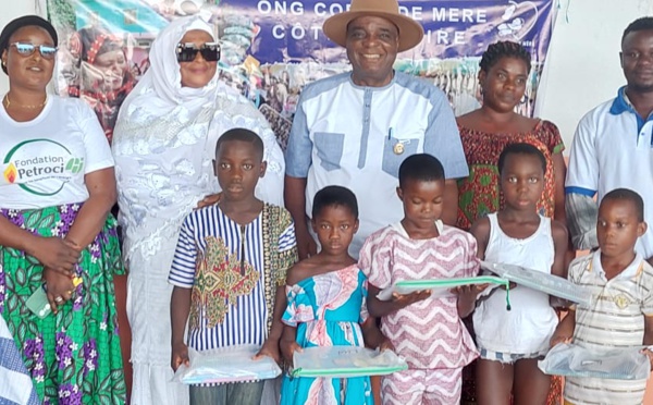 Bienfaisance/L'Ong cœur de mère offre des kits aux élèves orphelins de 9 villages de Dabou.