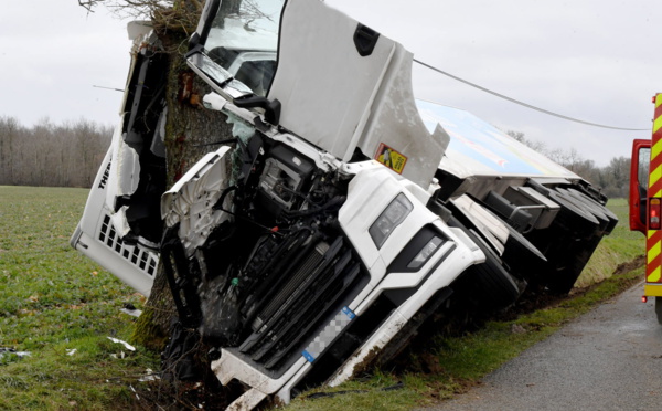 Accident de la route/ Un camion dérape et écrase 4 paysans