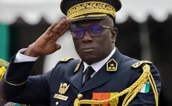 Lutte contre le grand banditisme/ L'opération Mirador mobilise 17300 soldats pour boucler le pays. 