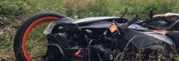 Drame/ Une commerçante se brise le cou après une chute à moto.