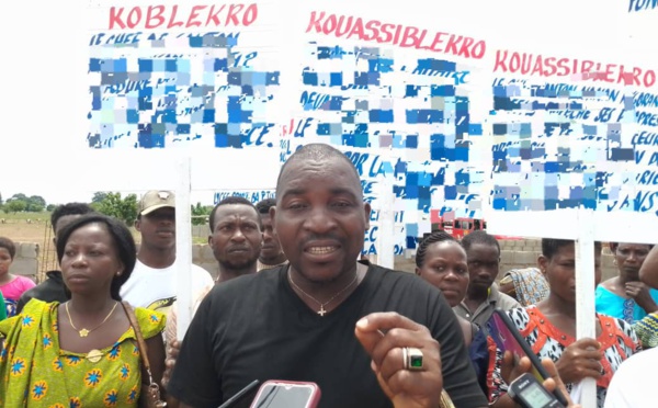 Bouaké/ Des villageois mécontents assiègent la préfecture. Le préfet calme le jeu.