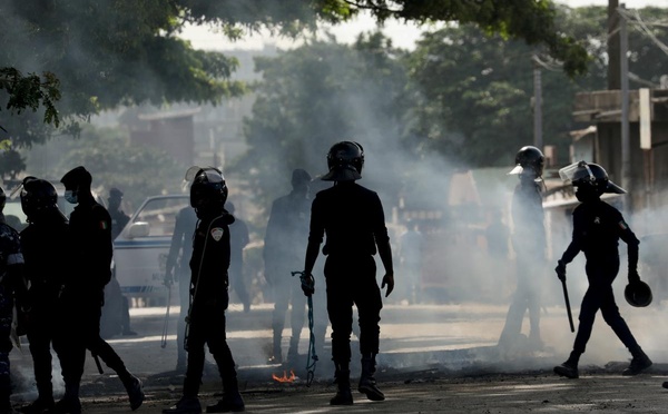 Élections présidentielles/ Des manifestations violentes signalées, des lieux de vote paralysés ou incendiés et des commerces fermés.