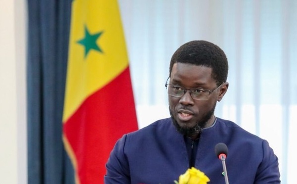 Sénégal : Diomaye Faye saisit le Conseil constitutionnel contre sa propre réforme — un geste inédit qui interroge la cohérence du pouvoir exécutif