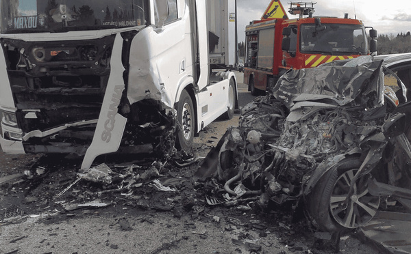Horreur à Séguéla/ Un camion dérape et atterrit dans la cour de la mairie : 1 mort et des blessés graves.