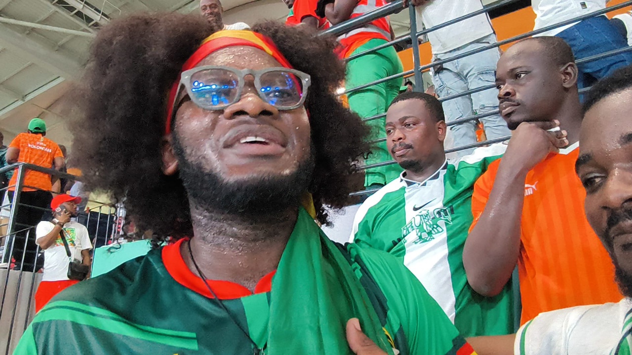 Tribune Stade FHB 28 janv_supporteur guinee Tribune Stade FHB 28 janv_supporteur guinee